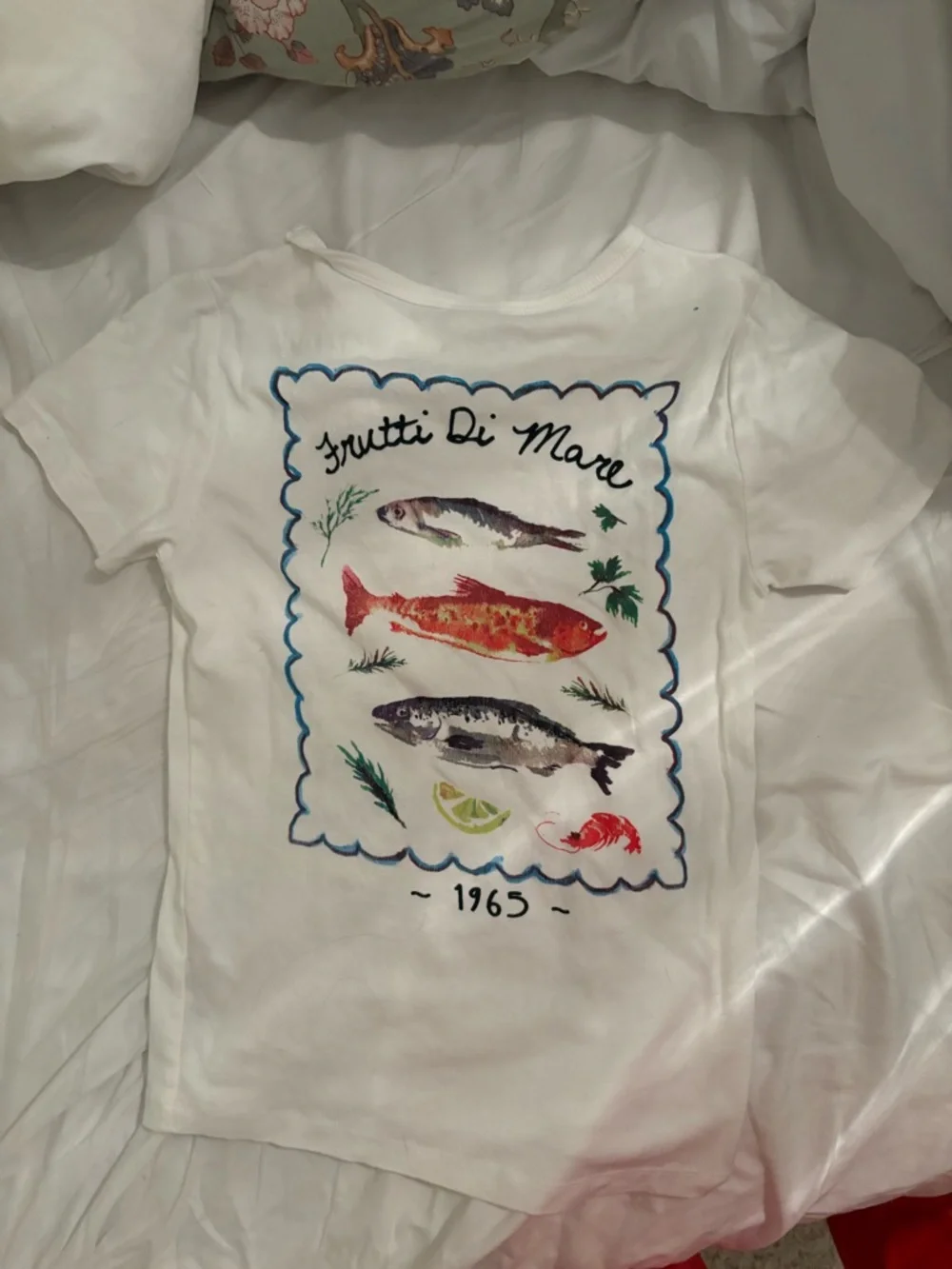 Urban Outfitters White Short Sleeve Fish Graphic Tee - Picture 3 of 3